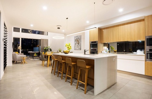Surfers Paradise House | Stunning Waterfront Home in Surfers Paradise. Heated Pool and Pet Friendly