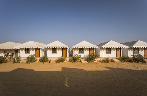 Kanoi Hotel | Style Desert Camp With Swimming Pool