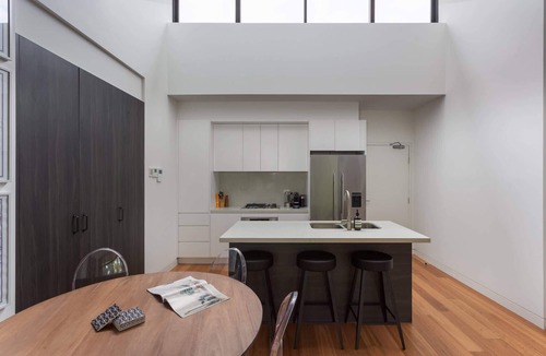 Coogee Apartment | Stylish 2-Bed Apartment with BBQ Patio Near Beach