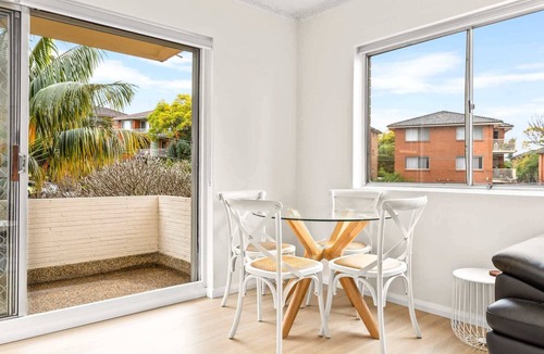 Ryde Apartment | Stylish 2BR Stay w/Balcony Near Macquarie Centre