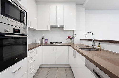 Waterloo Apartment | Stylish 2BR Waterloo Stay Near Cafés & Parks