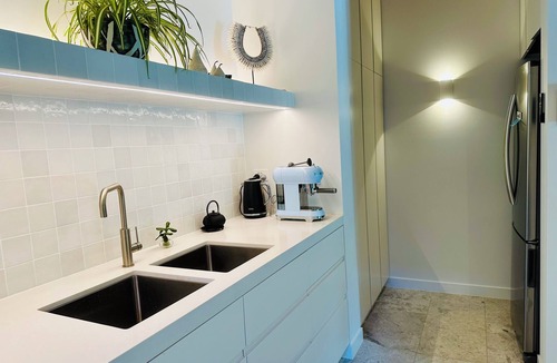 Newport Apartment | Stylish 3-bedroom apartment, minutes to Newport Beach