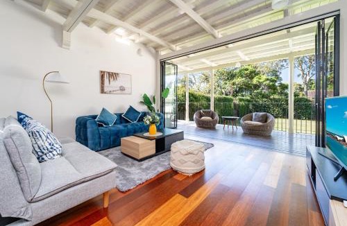 Strathfield House | Stylish 6BR Strathfield House Tennis & Fun Games