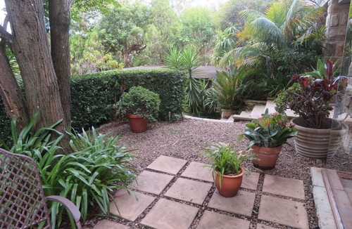 Seaforth Apartment | Stylish apartment with beautiful garden patio