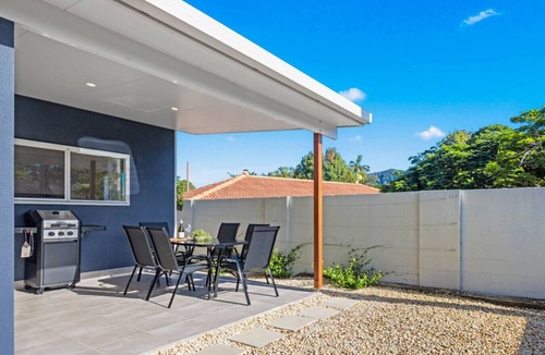 Coffs Harbour House | Stylish Coffs Central Retreat, Near Beach, Sleep 6