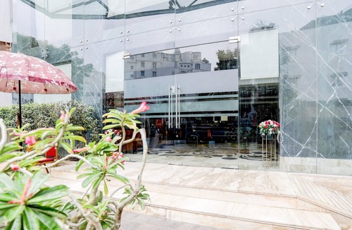 Ahmedabad City Centre House | Stylish & Modern Stays at Palette River Front