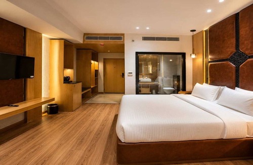 Kochi House | Suite Room Clubhouse Vytilla Kochi