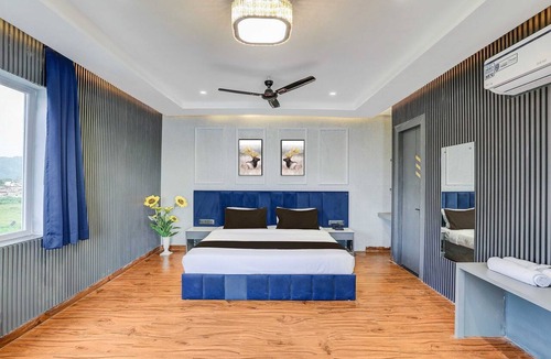 Kochi House | Suite Room Clubhouse Vytilla Kochi