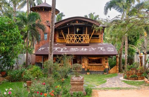 Chavakkad Villa | Sukumara Homestay Unique Eco Luxury Mud and Bamboo Beachfront Villa