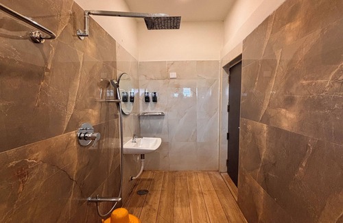 Manjakuttai Hotel | Sun Rays Inn
