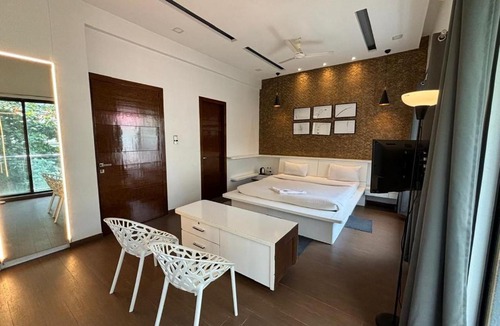 Baner Hotel | Sunleaf Palace