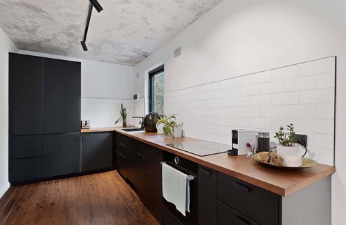 Cronulla Apartment | Sunlit 3-Bed Coastal Stay with Private Deck