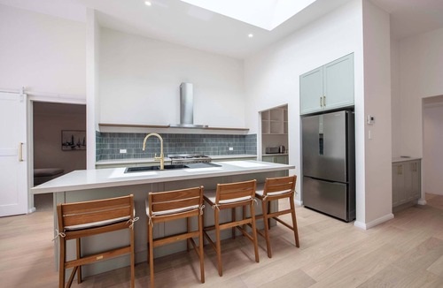 Dubbo House | Sunningdale - Pool Entertainer, Luxurious Living