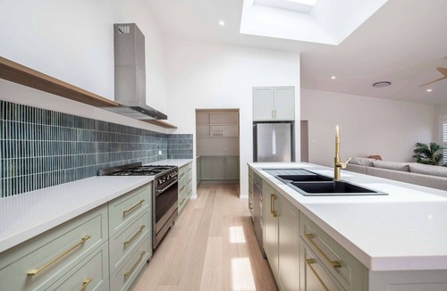 Dubbo House | Sunningdale - Pool Entertainer, Luxurious Living