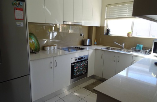 Brighton-le-Sands House | Sunny 2 bed Restaurants beach at door Pets O.K