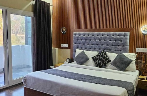 Lansdowne Hotel | Sunny Pines Resort