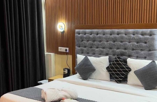 Lansdowne Hotel | Sunny Pines Resort