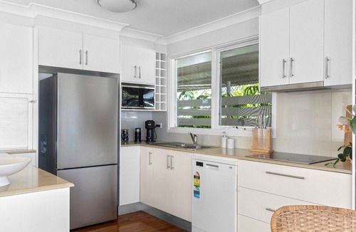 Budgewoi Apartment | Sunset Splash Retreat