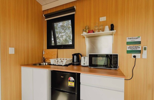 Lovedale Apartment | Sunset Tiny House at Bluebush Estate 2 by Tiny Away