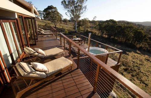 Capertee Villa | Sunvale Stunning Wilderness Luxury Lodge with Woodfire Heated Spa