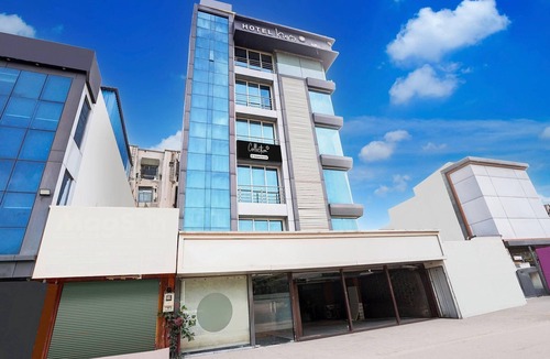 Ahmedabad House | Super Collection O Airport Road Hotel