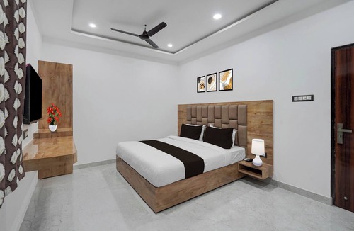 Kakarmatha Hotel | Super Collection O Banaras Railway
