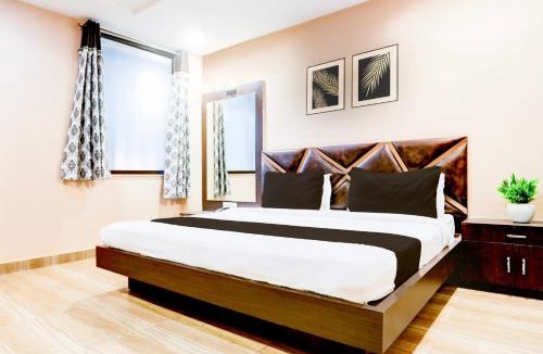 Gwalior Hotel | Super Collection O Kampoo Tiraha Road Formerly Siddhi Vinayak