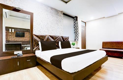 Gwalior Hotel | Super Collection O Kampoo Tiraha Road Formerly Siddhi Vinayak
