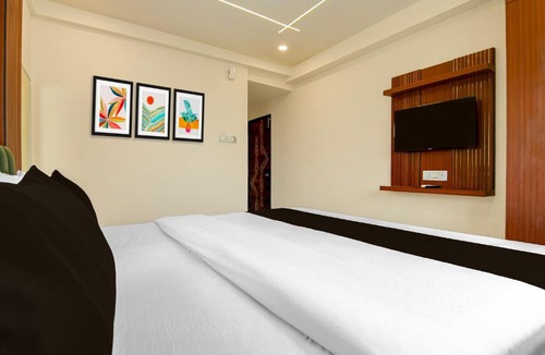 New Town Hotel | Super Collection O Newtown Bus Stand Formerly The Executive Suites