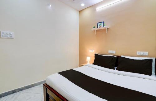 Gachibowli Hotel | Super Collection O Sri Balaji Luxury rooms