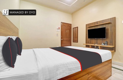 Ameerpet Hotel | Super Collection O Townvilla Begumpet