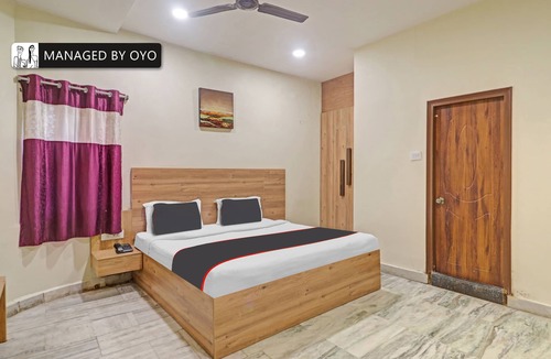 Ameerpet Hotel | Super Collection O Townvilla Begumpet