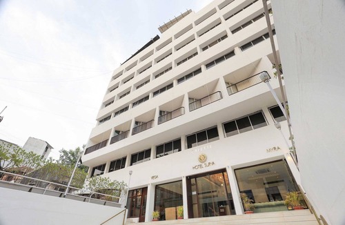 Sayajiganj House | Super Deluxe Room at Palette Hotel Surya Vadodara