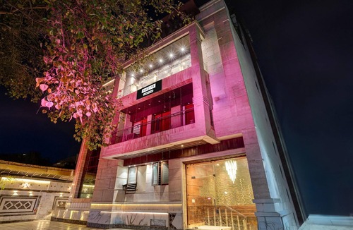 Kanpur House | Super Deluxe Room Palette Swaroop Nagar Shanti Kutir