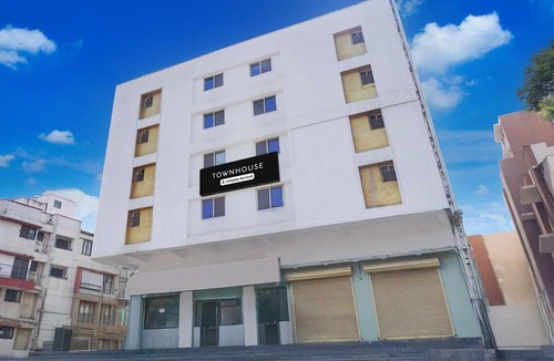 Pune House | Super Deluxe RoomWhite Castle