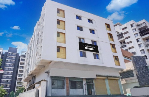 Pune House | Super Deluxe RoomWhite Castle