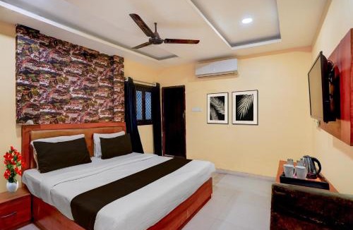 Varanasi Hotel | Super OYO Collection O BHU Road Varanasi Formerly Hotel Swarna Banquet