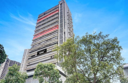 Jogeshwari West House | Super Townhouse Bombay Exhibition Centre