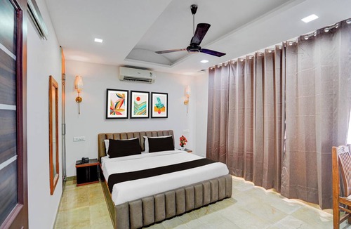 Zirakpur Hotel | Super Townhouse by Cosmo Mall Zirakpur