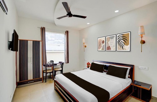 Zirakpur Hotel | Super Townhouse by OYO Cosmo Mall Zirakpur Formerly R K Residency