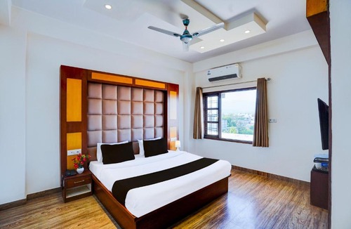 Paltan Bazaar Hotel | Super Townhouse Prince Chowk Near Railway Station Formerly Hotel Kolam