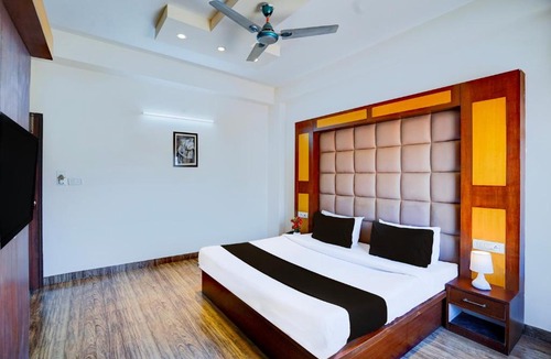 Paltan Bazaar Hotel | Super Townhouse Prince Chowk Near Railway Station Formerly Hotel Kolam