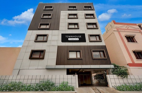 Vijayawada House | Super Townhouse V Hotel