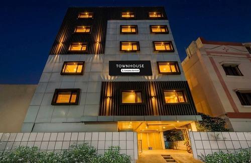 Vijayawada House | Super Townhouse V Hotel