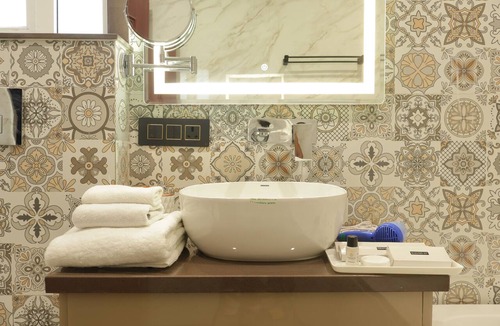 Bhopal Hotel | Suramya