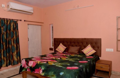 Varanasi House | Surbhi Guest House