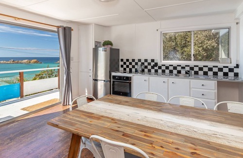 Seal Rocks House | Surf Shack @ Boat Beach