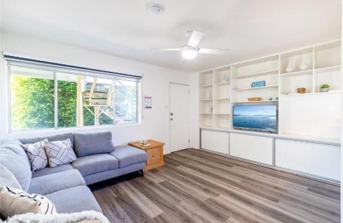 Fingal Bay Apartment | Surfair 2 24 Marine Dr 240 metres to the water Wi Fi