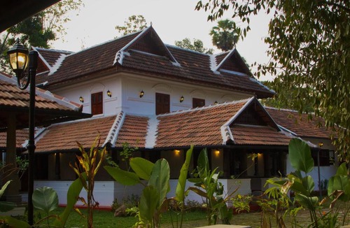 Cherplassery Hotel | Suryamangalam Heritage