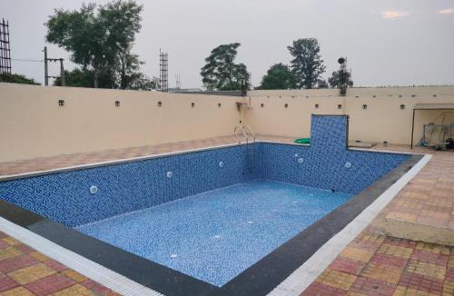 Faridabad House | Swastik Farm House -Adjoing to Aravali College